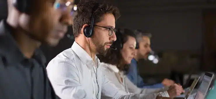 bilingual customer support professional working as part of a dedicated nearshore team for U.S. companies - Nearbridge