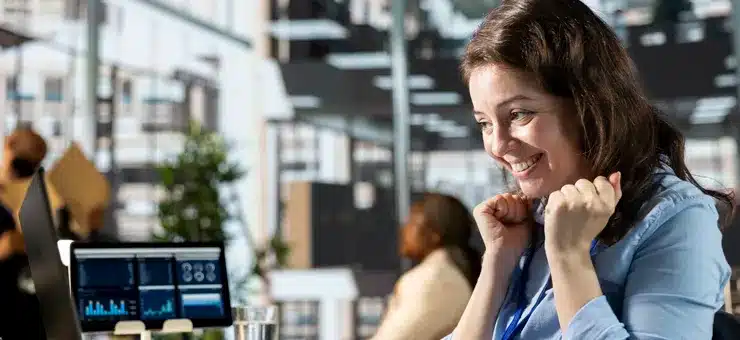 employee achieving service goals through optimized customer support operations in Nearbridge